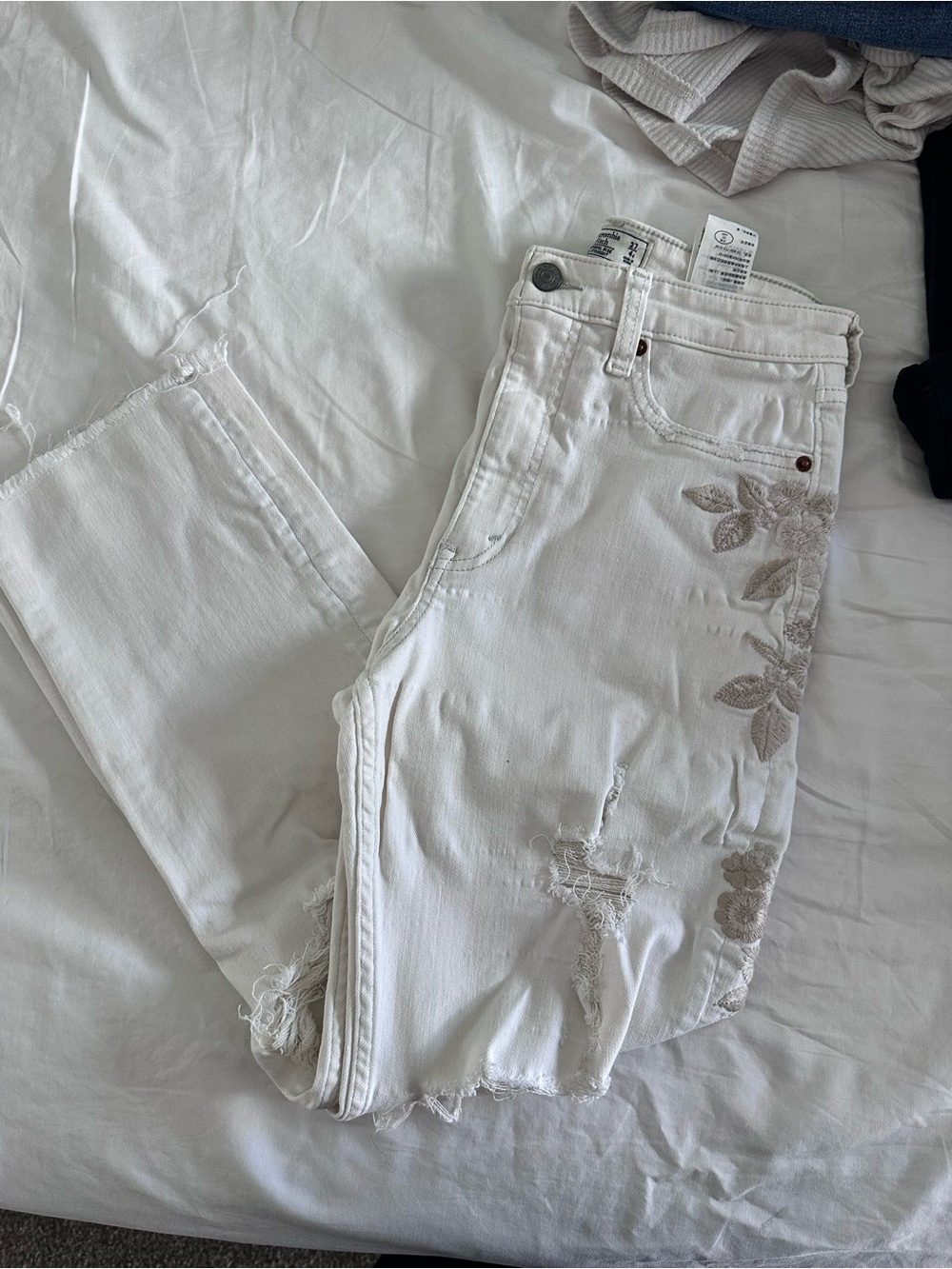 Abercrombie White Embroidered Women's Jeans - Sz 27